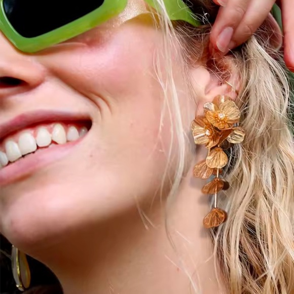 Zara Kate Middleton Famous Cascading Floral Earrings - Picture 11 of 16